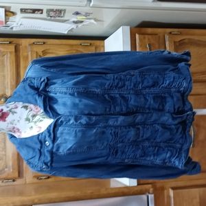 Super cute jean jacket, plus size 20 to 22